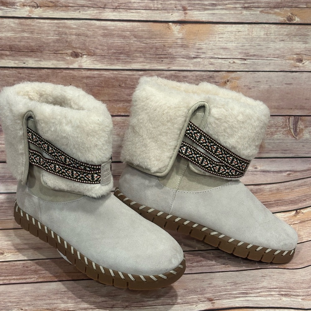 **NEW** MUK LUKS Flexi Montauk -Cozy Women's Boots with Fur Lining